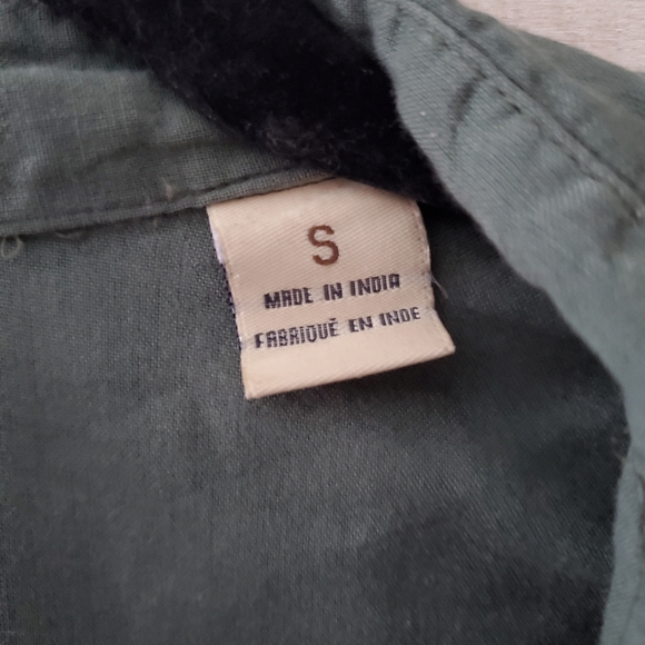 Buttonup - Picture 6 of 6